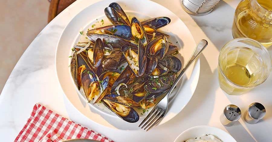 Moules Marinières in white wine broth